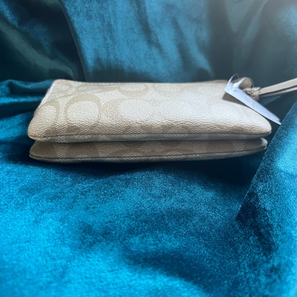 Coach Wristlet NWT - Picture 4 of 6